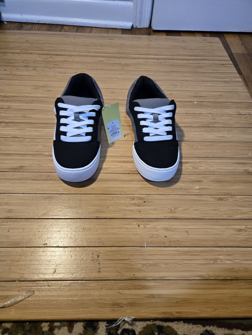 Men New Art Class sneakers in size 5. - Picture 3 of 7